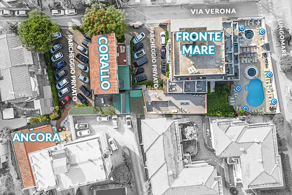 Vista aerea dei 3 edifici di Hotel Eco del Mare
