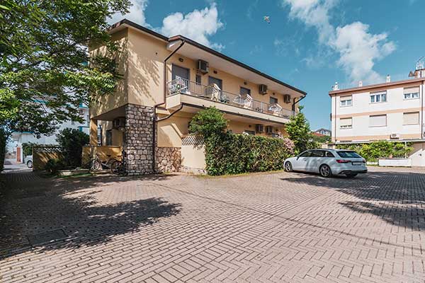 Parcheggio Edificio Corallo e Ancora